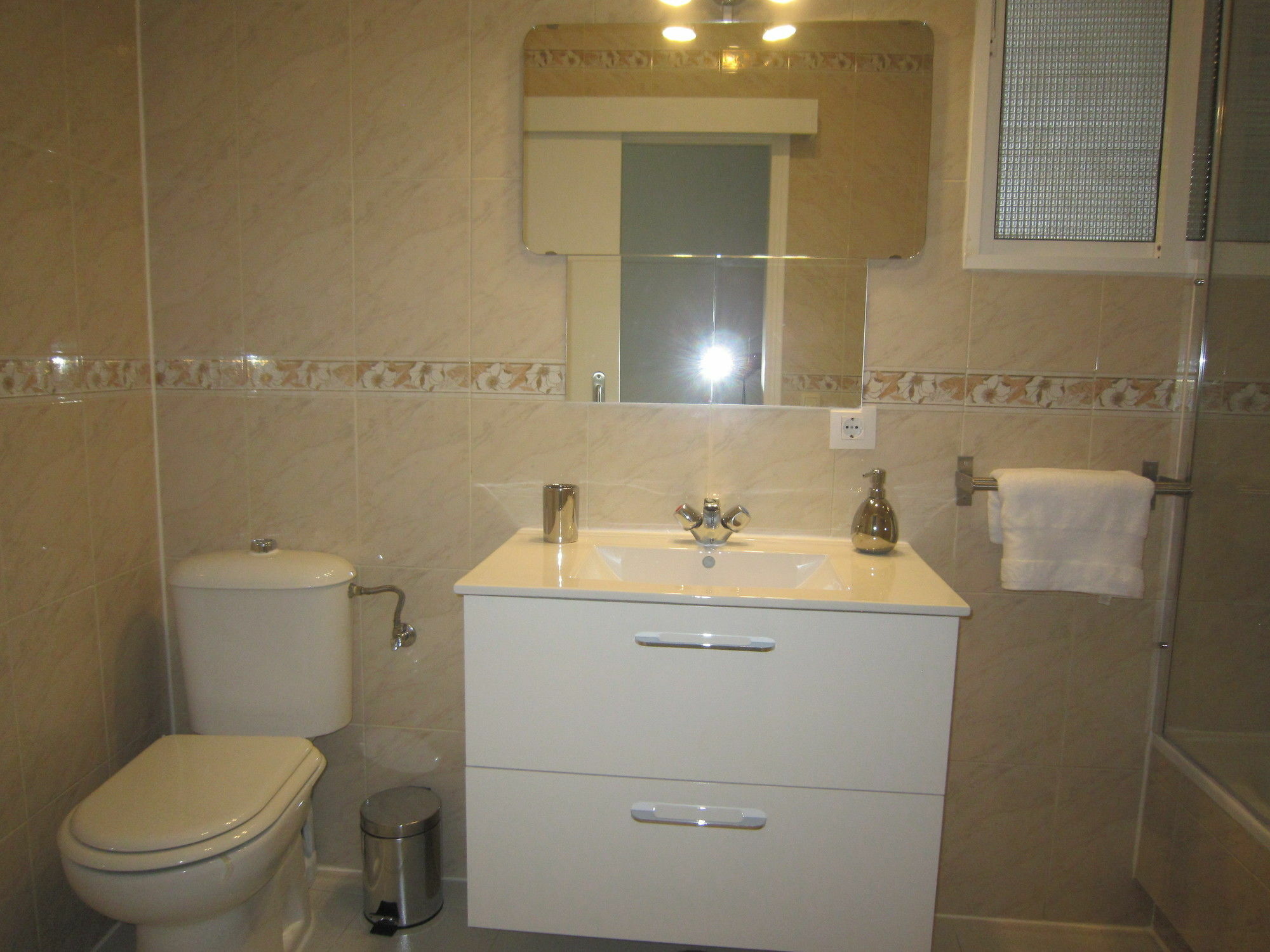 Bromham Apartment Севиля Екстериор снимка